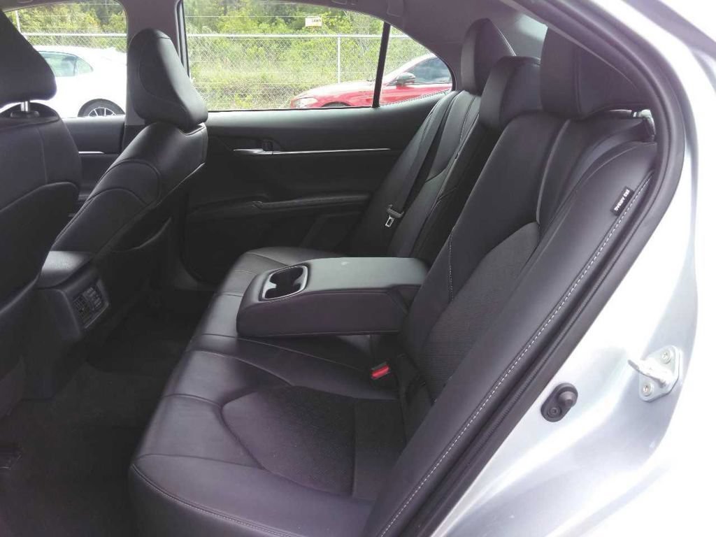 Used 2023 Toyota Camry XSE FWD image 5