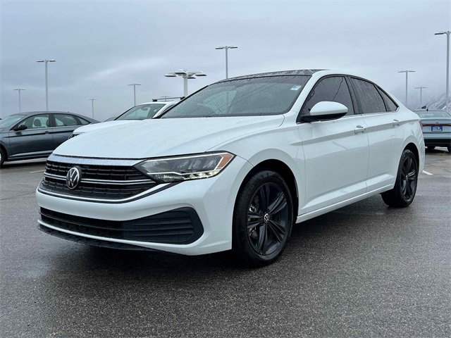 Certified 2024 Volkswagen Jetta SE w/ Panoramic Sunroof Package image 1