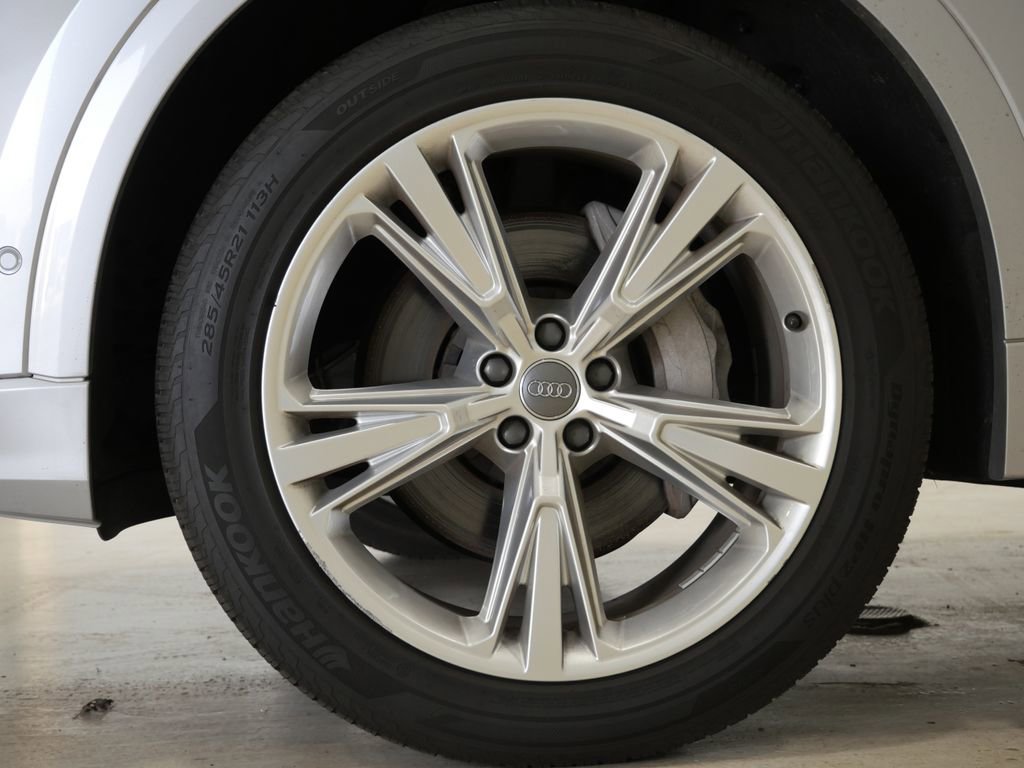 Used 2019 Audi Q8 Prestige AWD/4WD image 10