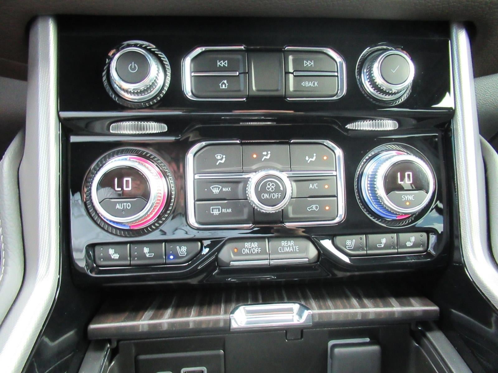 Used 2024 GMC Yukon XL Denali RWD image 28