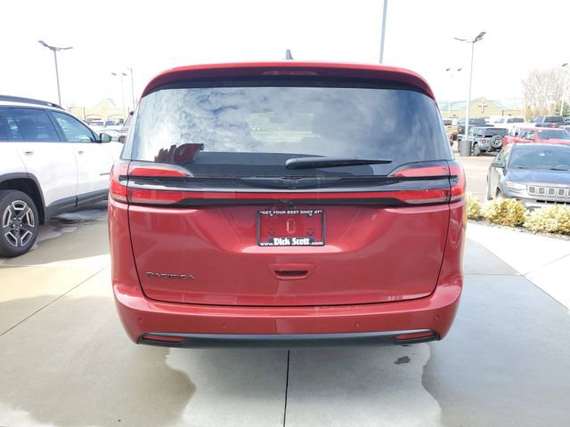 New 2026 Chrysler Pacifica Select FWD image 6