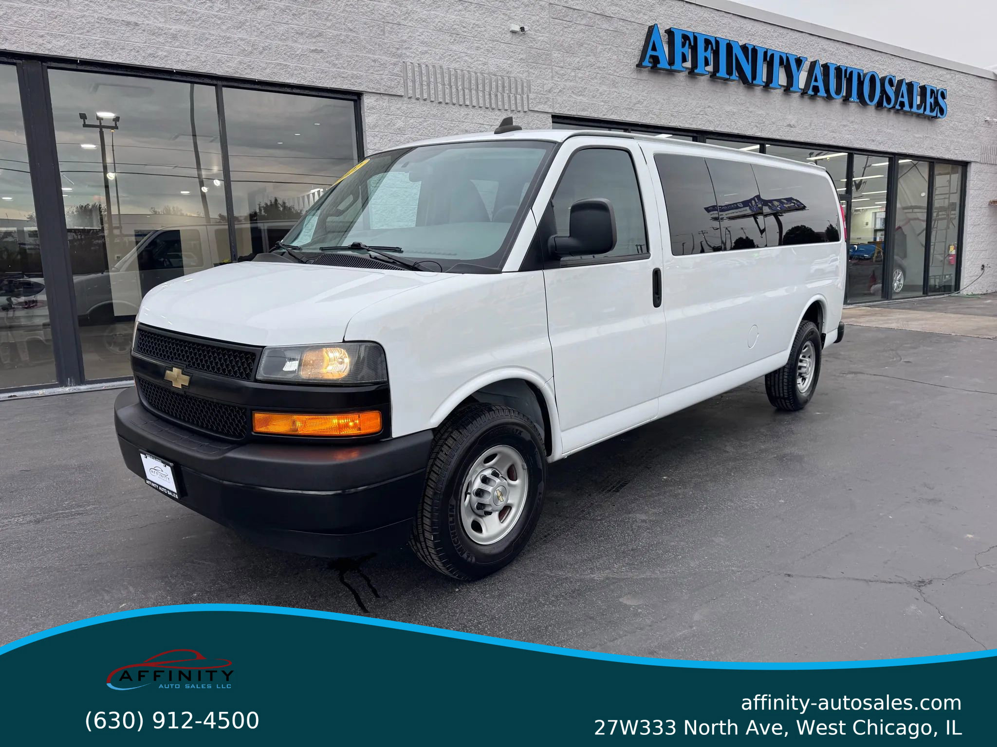 Used 2022 Chevrolet Express 3500 LS RWD image 1