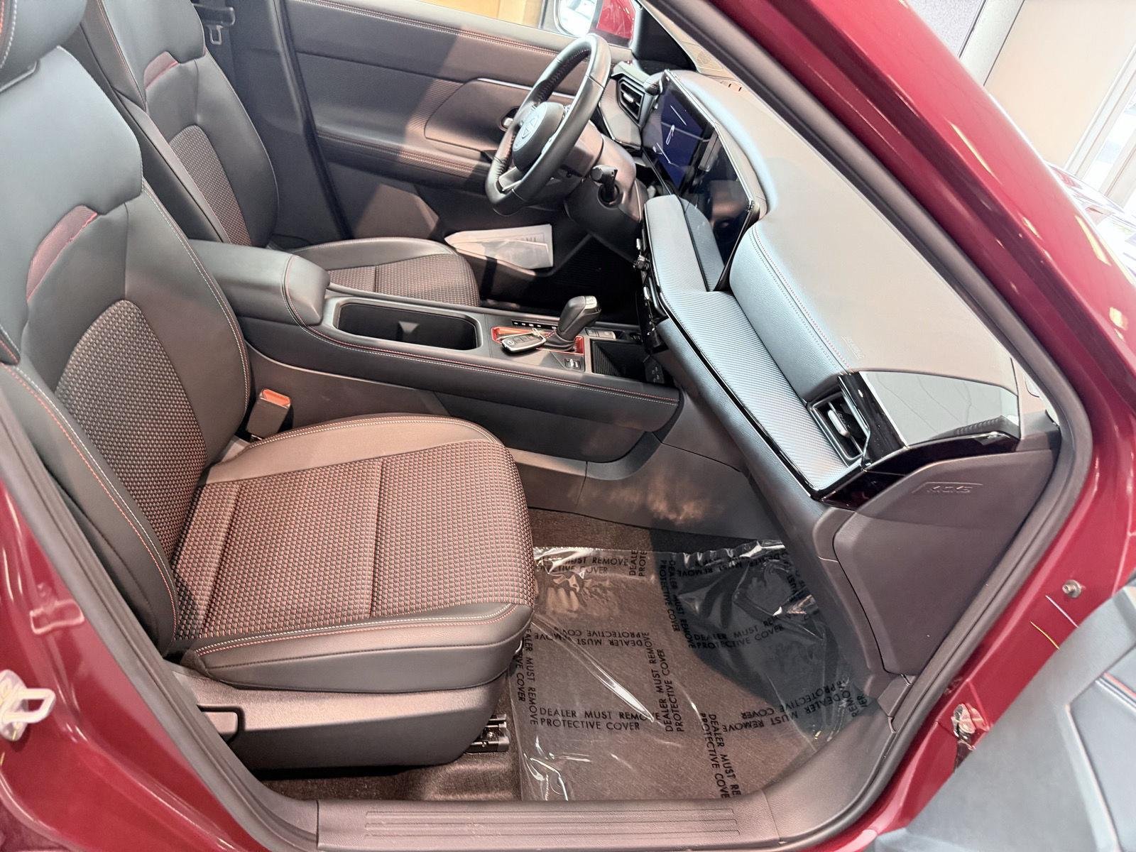 Used 2025 Nissan Kicks SR AWD/4WD image 29