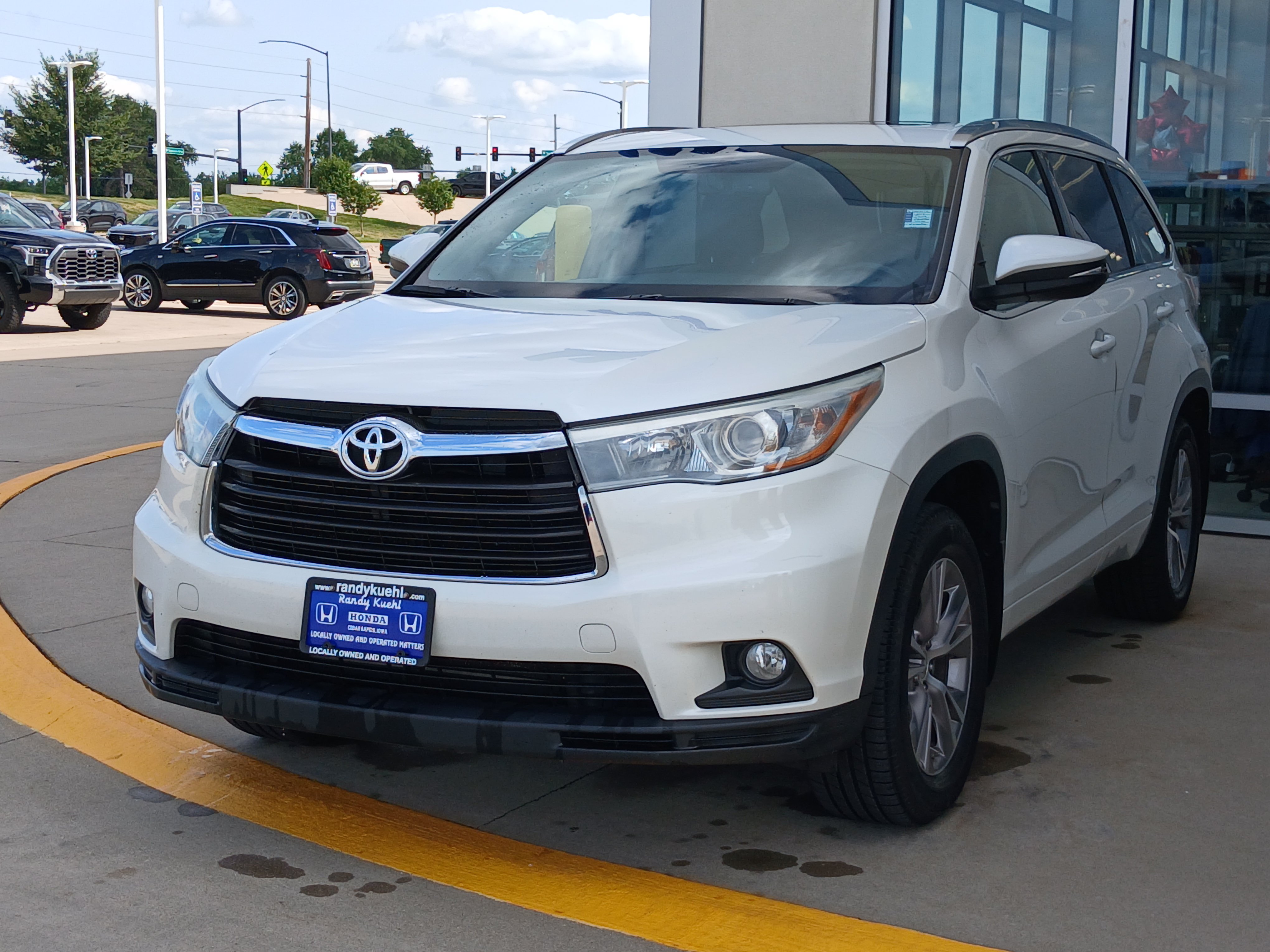 Used 2015 Toyota Highlander XLE AWD/4WD image 3