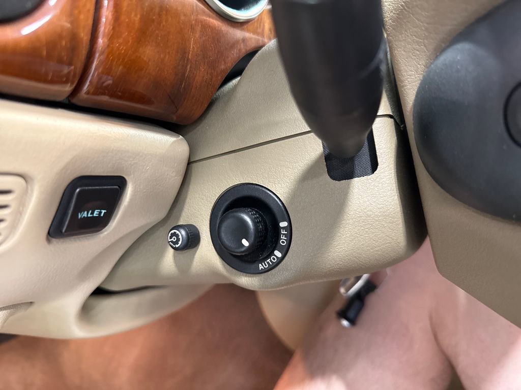 Used 2004 Jaguar XK8 Convertible RWD image 9