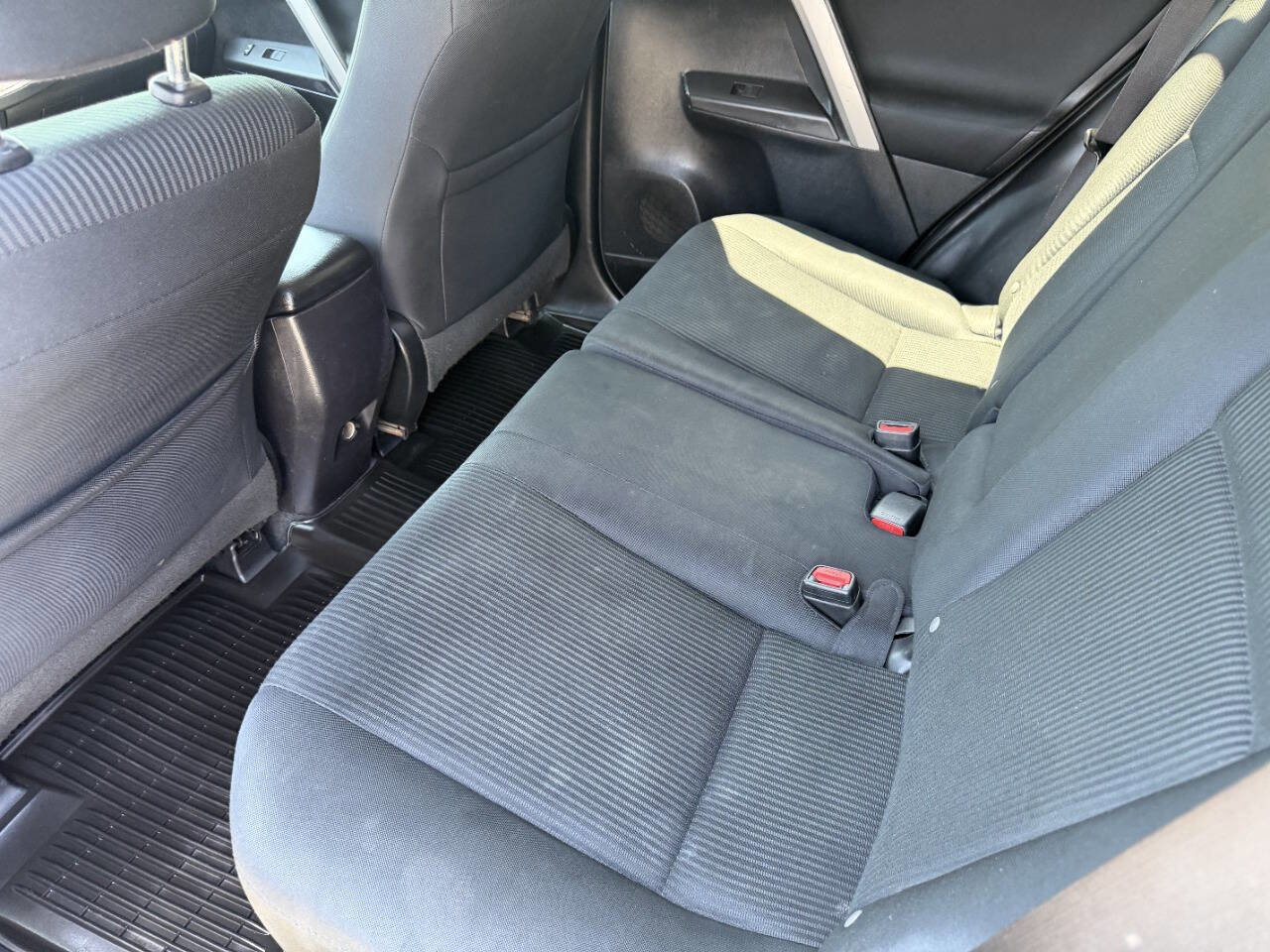 Used 2016 Toyota RAV4 LE AWD/4WD image 20