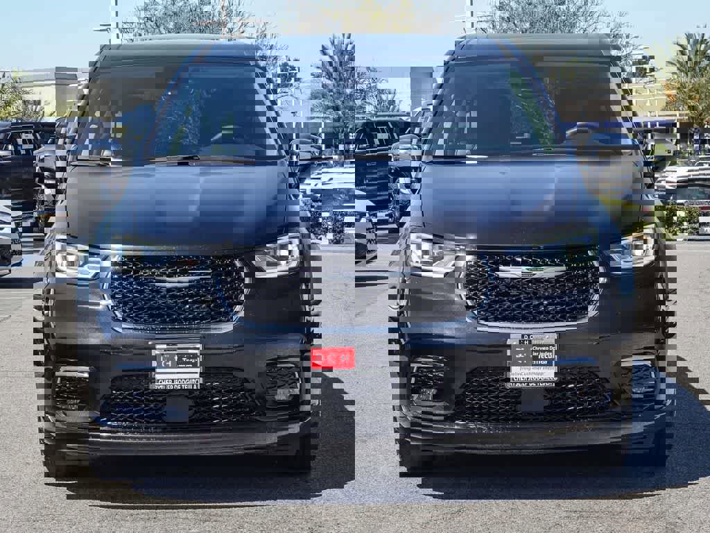 Certified 2023 Chrysler Pacifica Limited image 2