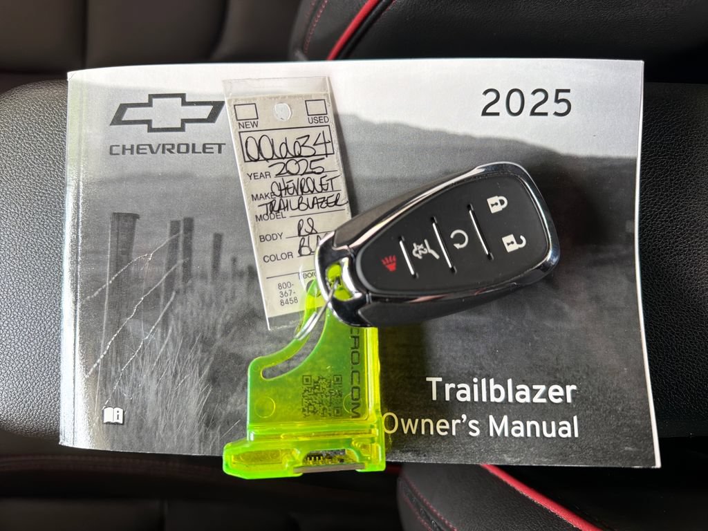 Used 2025 Chevrolet TrailBlazer RS w/ Convenience Package FWD image 35