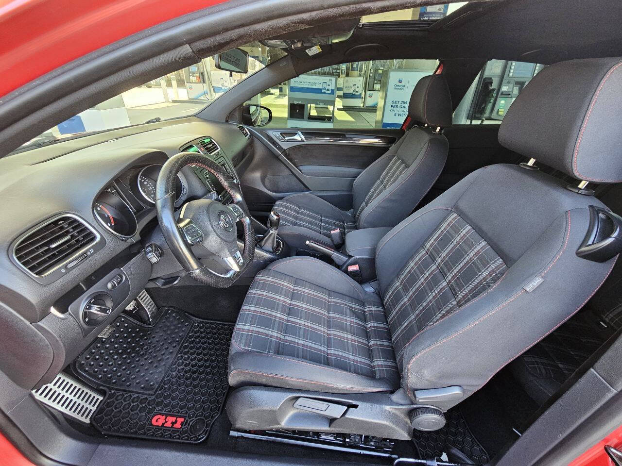 Used 2011 Volkswagen GTI 2-Door FWD image 4