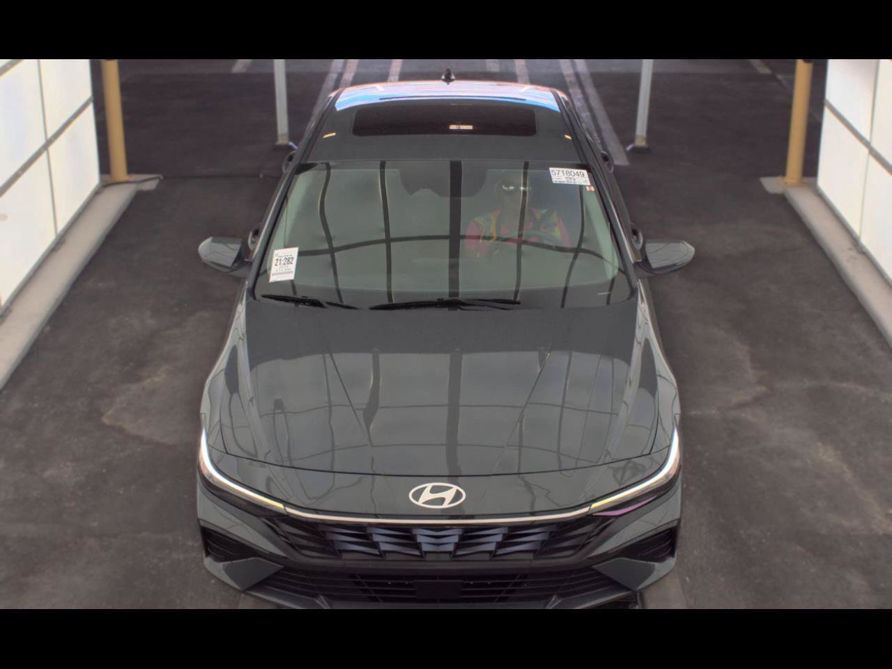 Used 2025 Hyundai Elantra Limited FWD image 17