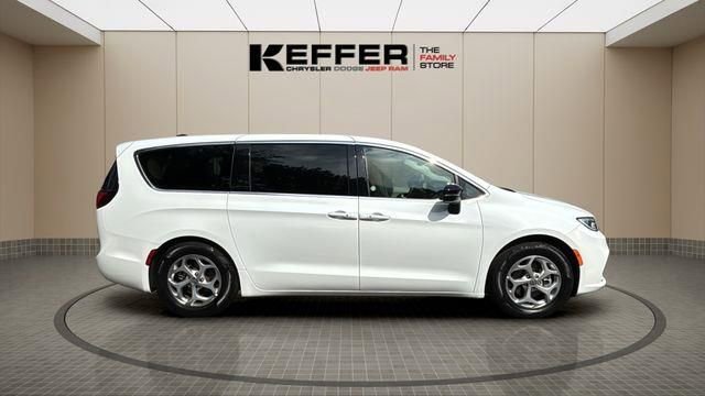 Used 2024 Chrysler Pacifica Limited FWD image 8