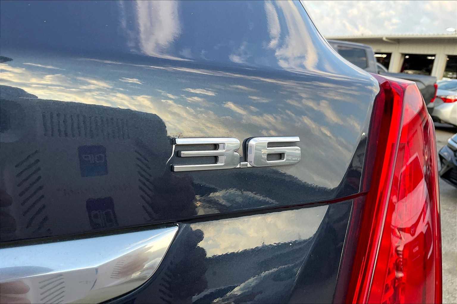 Used 2018 Cadillac XT5 Luxury w/ Driver Awareness Package image 17