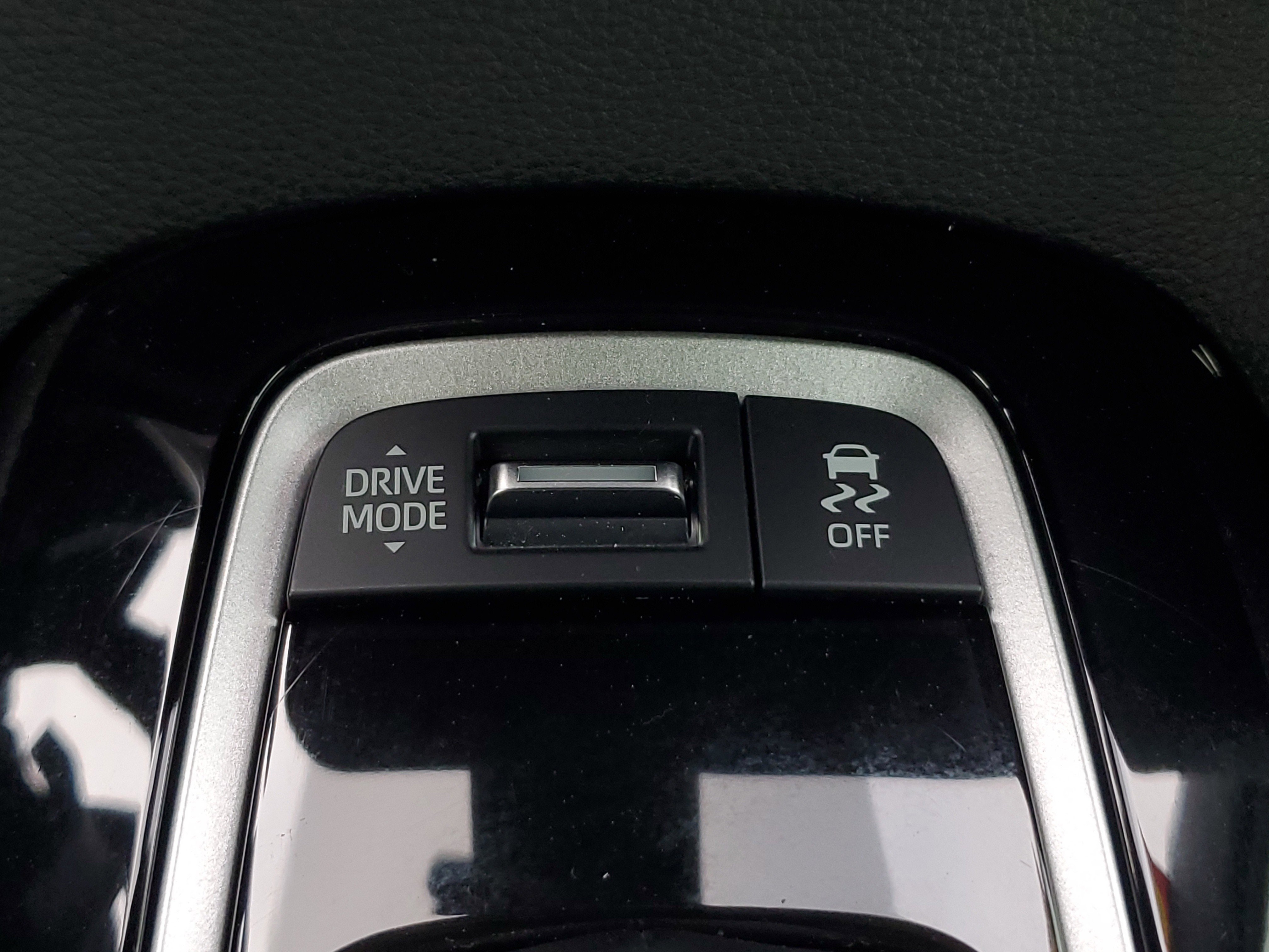 Used 2025 Toyota Corolla XSE image 28