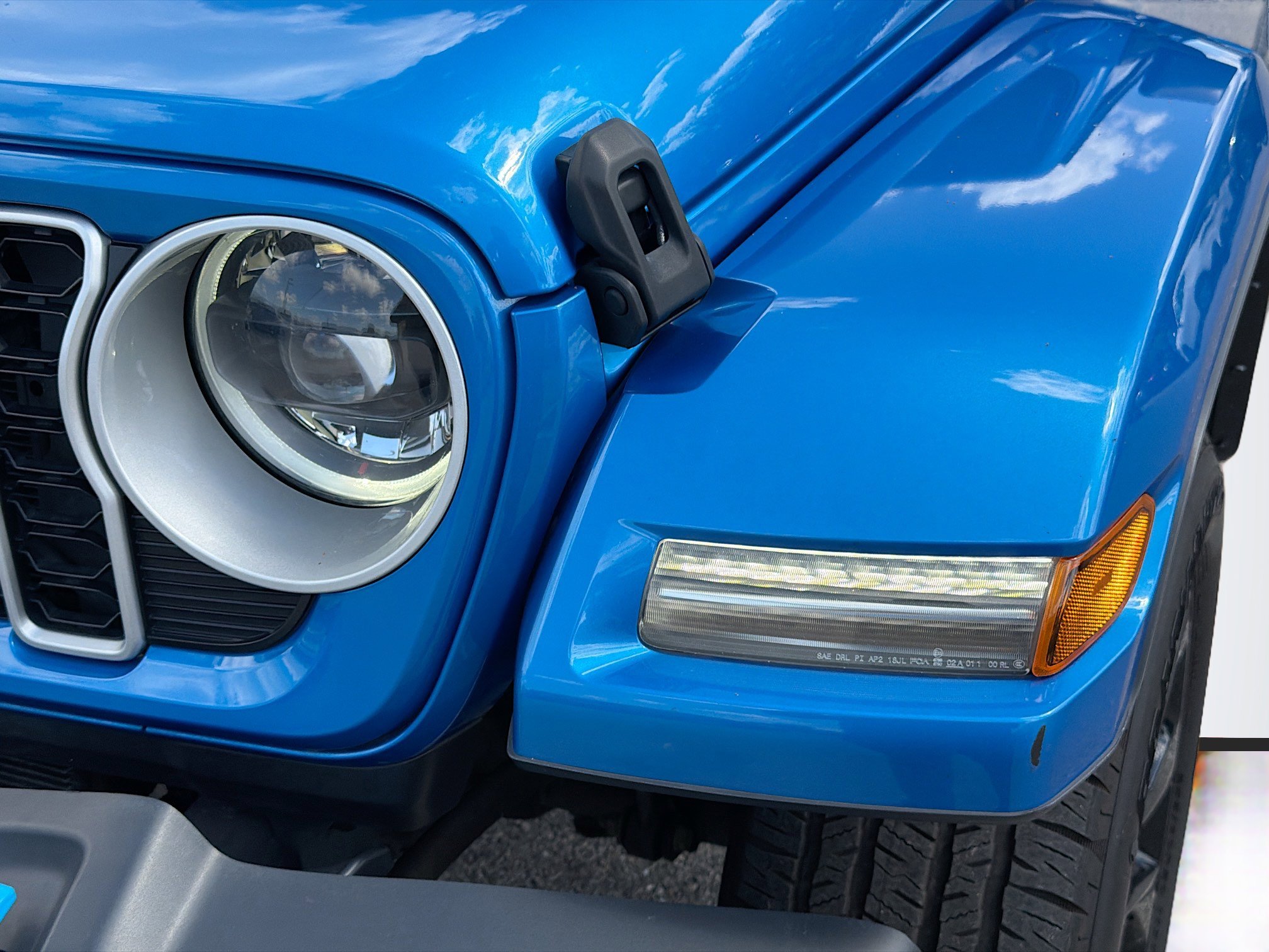 Used 2024 Jeep Wrangler Sahara image 9