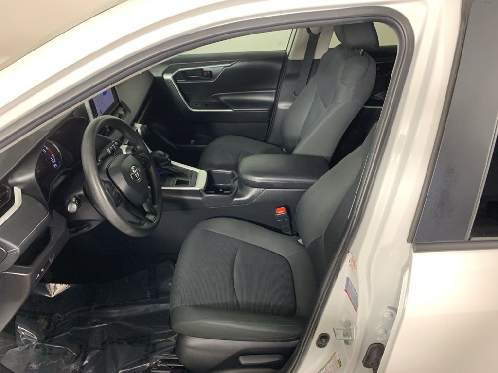 Used 2024 Toyota RAV4 LE AWD/4WD image 28