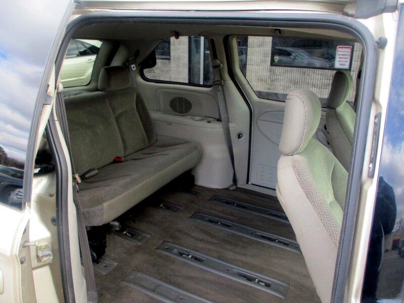 Used 2005 Chrysler Town & Country LX w/ Popular Equipment Group I image 7