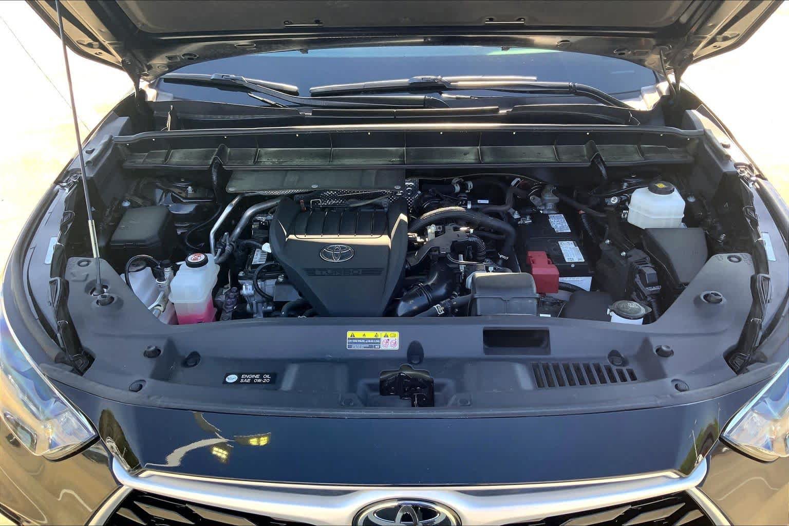Used 2023 Toyota Highlander LE AWD/4WD image 51