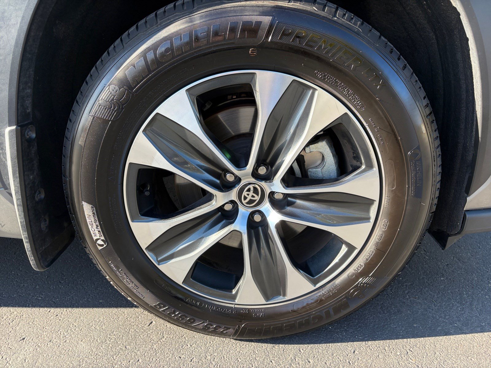 Used 2025 Toyota Highlander XLE AWD/4WD image 29
