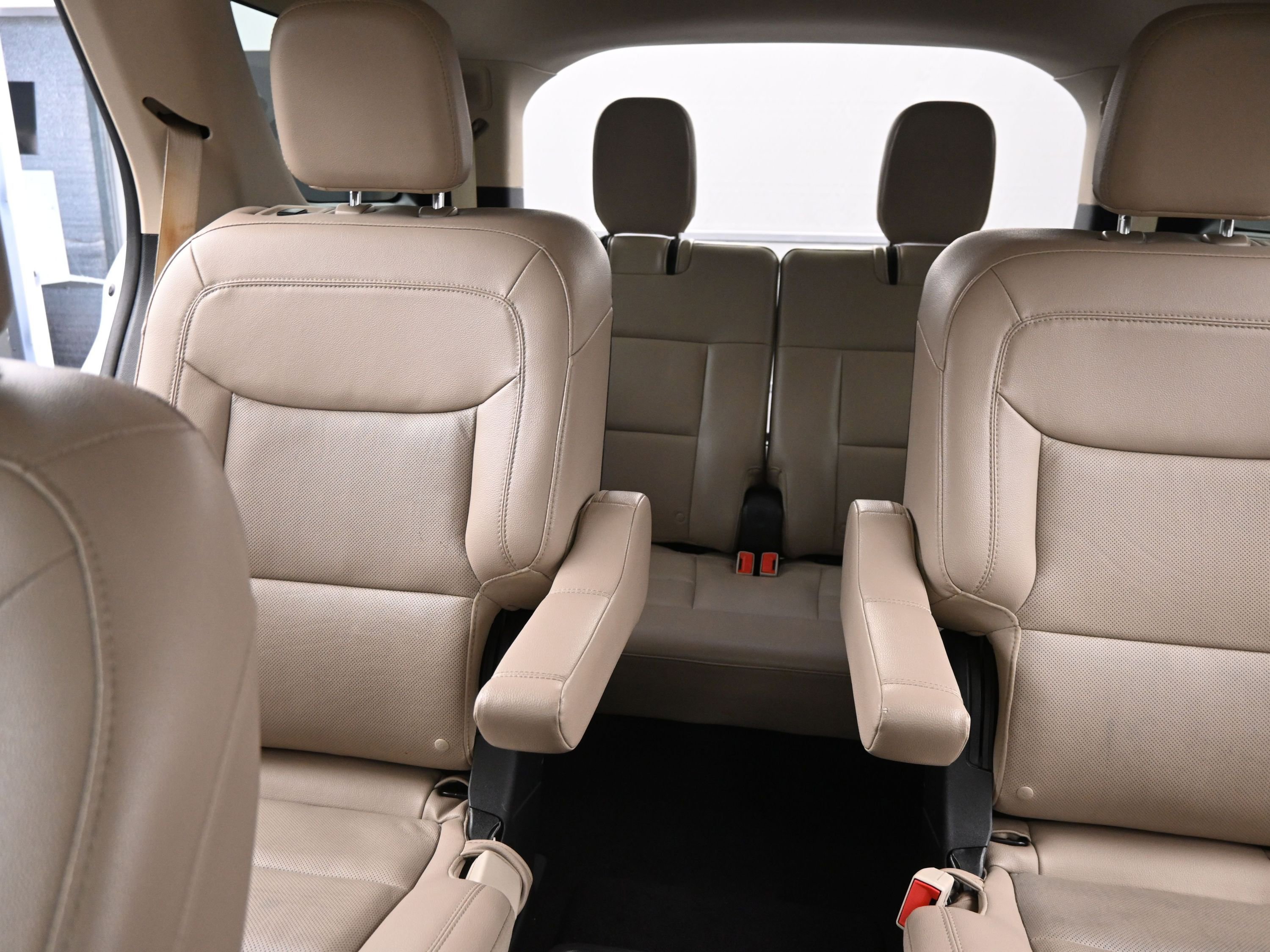 Used 2021 Ford Explorer Limited w/ Equipment Group 301A image 21