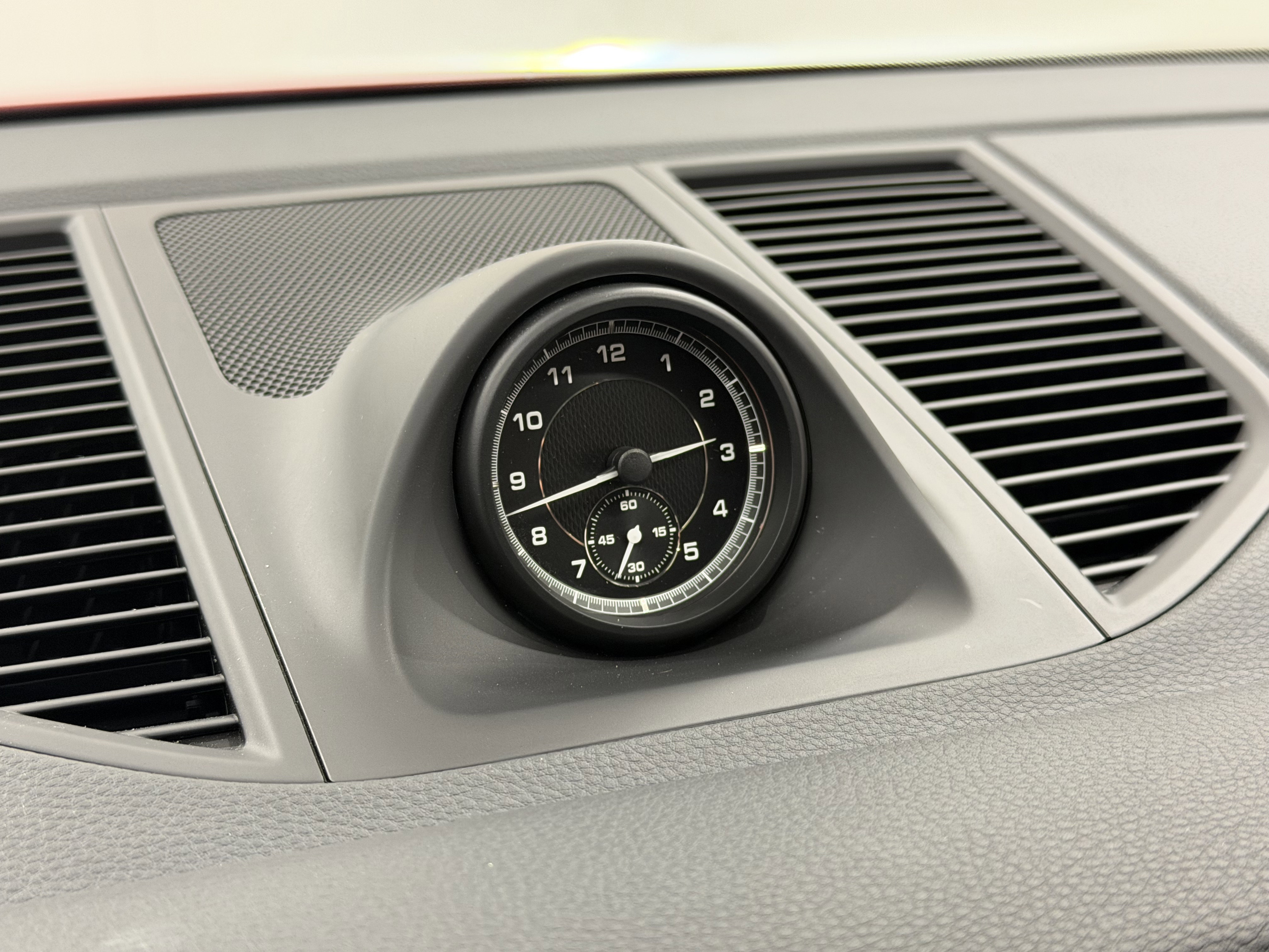 Certified 2024 Porsche Macan image 58