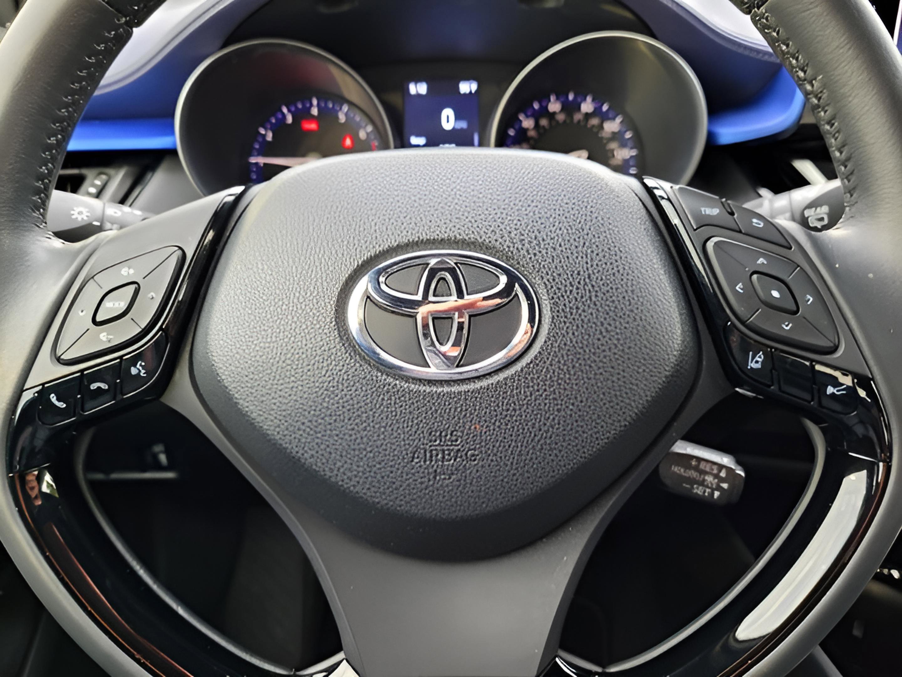 Certified 2021 Toyota C-HR XLE image 23