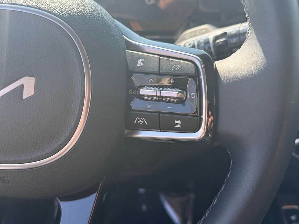 Certified 2025 Kia Sorento S image 16