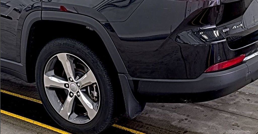 Used 2022 Jeep Grand Cherokee L Limited w/ MOPAR Finishing Package image 10