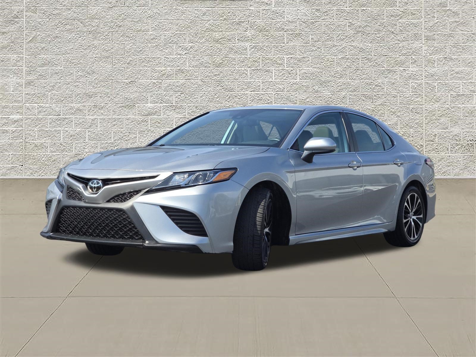 Used 2020 Toyota Camry SE FWD image 3
