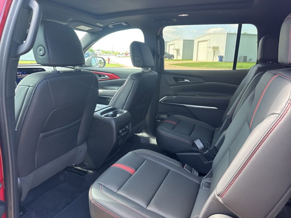 Used 2025 Chevrolet Traverse RS image 10