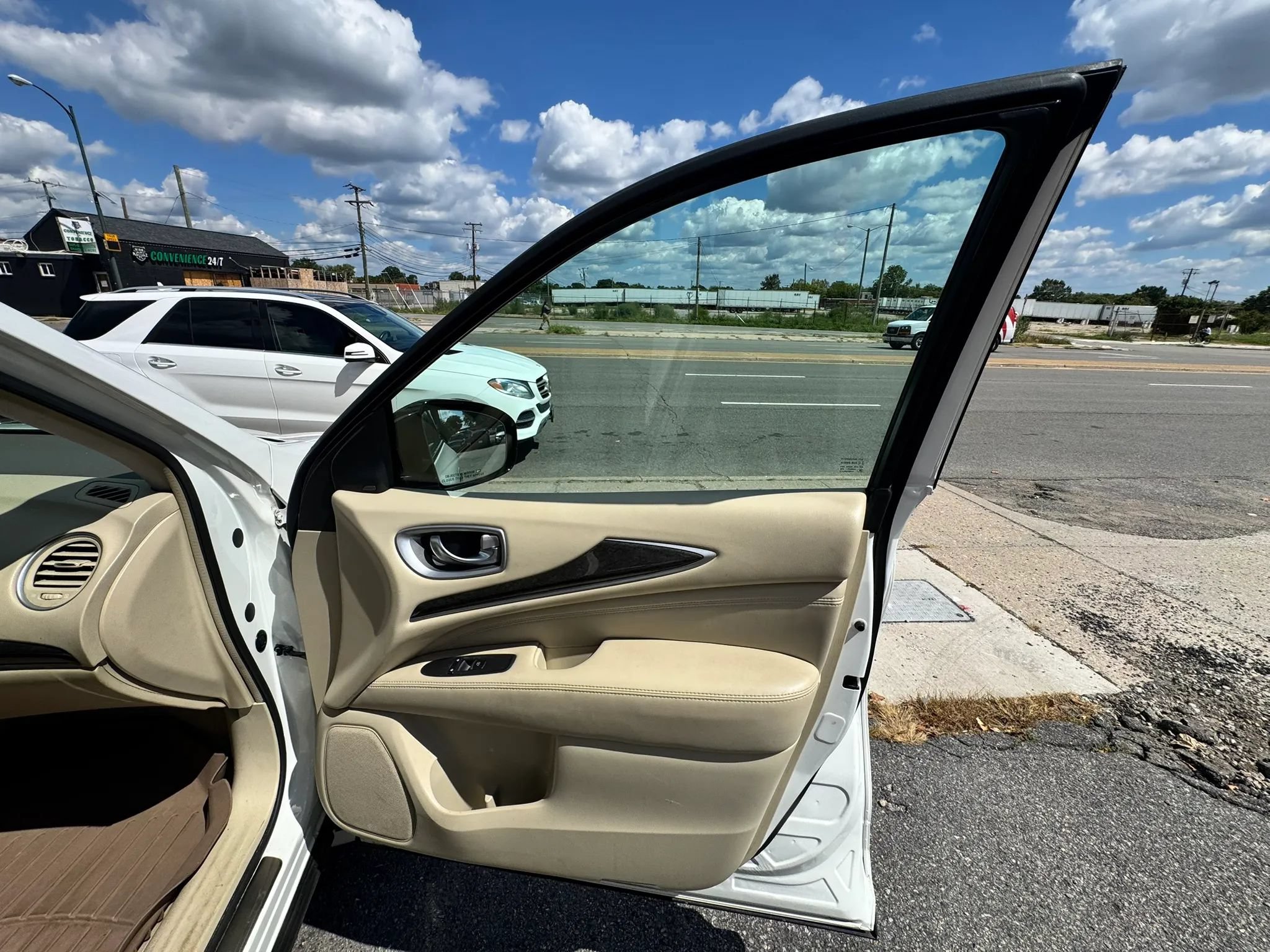 Used 2013 INFINITI JX35 AWD w/ Premium Pkg image 21