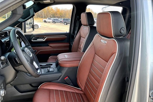 New 2026 GMC Sierra 3500 Denali Ultimate w/ LPO, Black Badging Package image 9