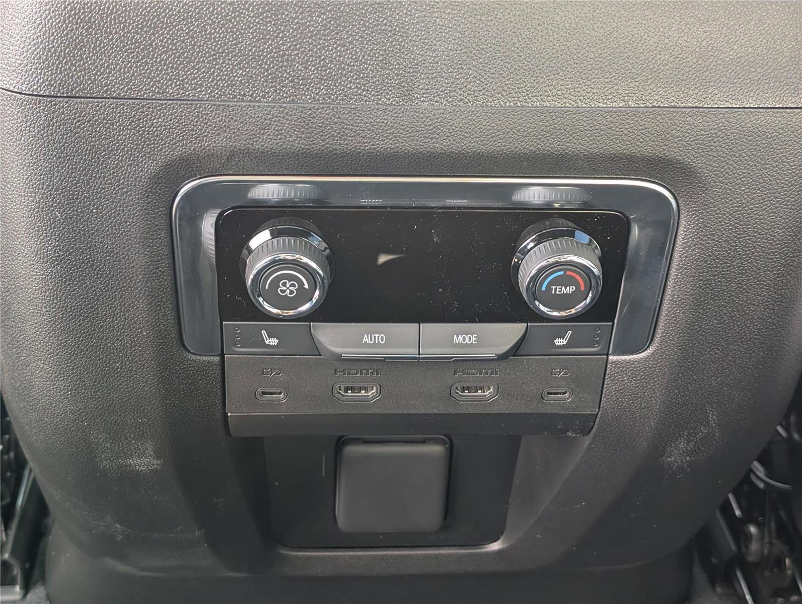 New 2026 Chevrolet Suburban Premier image 15