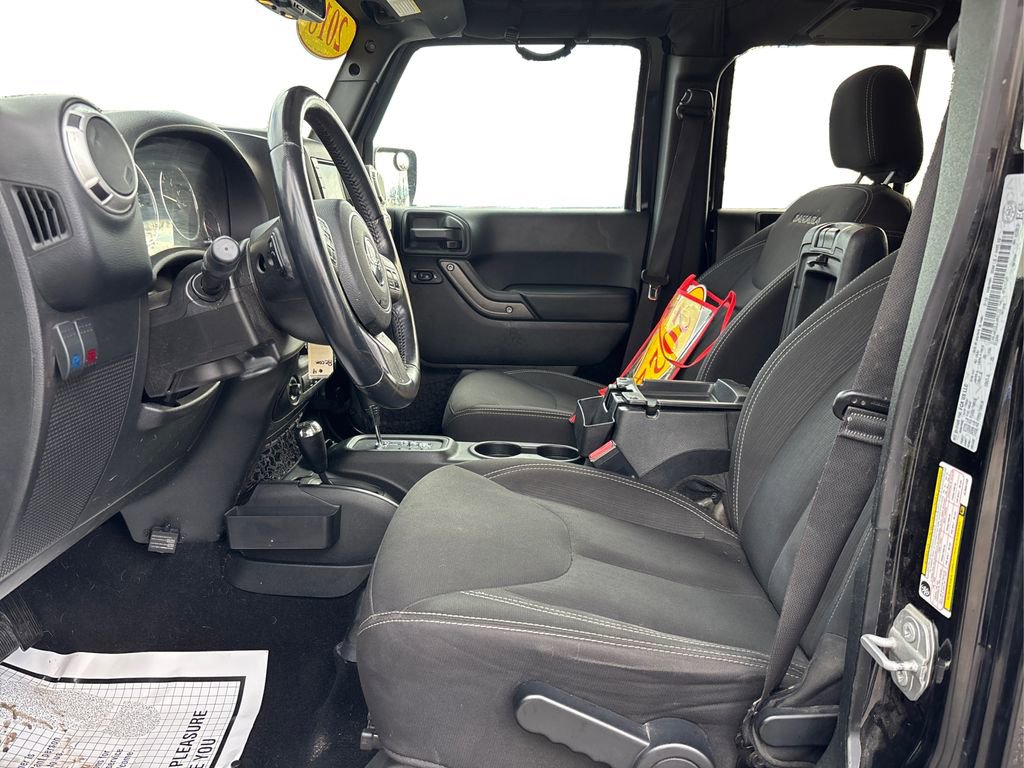 Used 2018 Jeep Wrangler Unlimited Sahara w/ Connectivity Group image 9