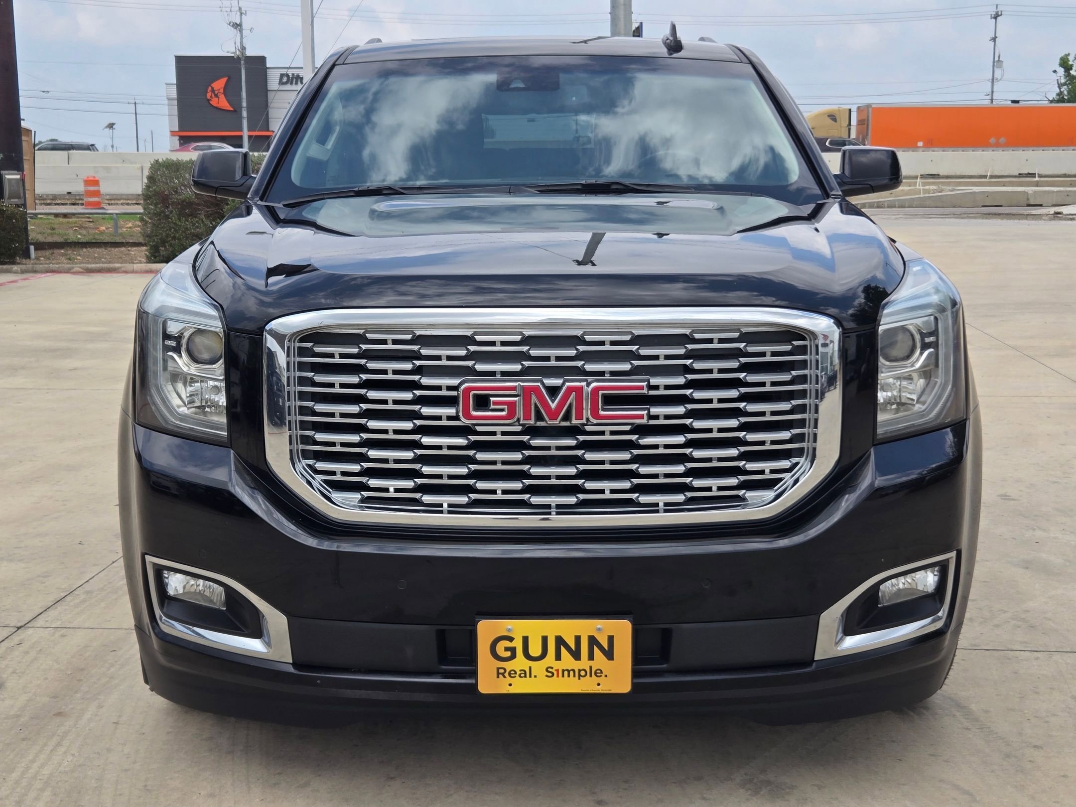 Used 2018 GMC Yukon XL Denali w/ Denali Ultimate Package AWD/4WD image 2