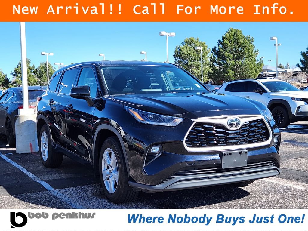 Used 2021 Toyota Highlander LE image 1