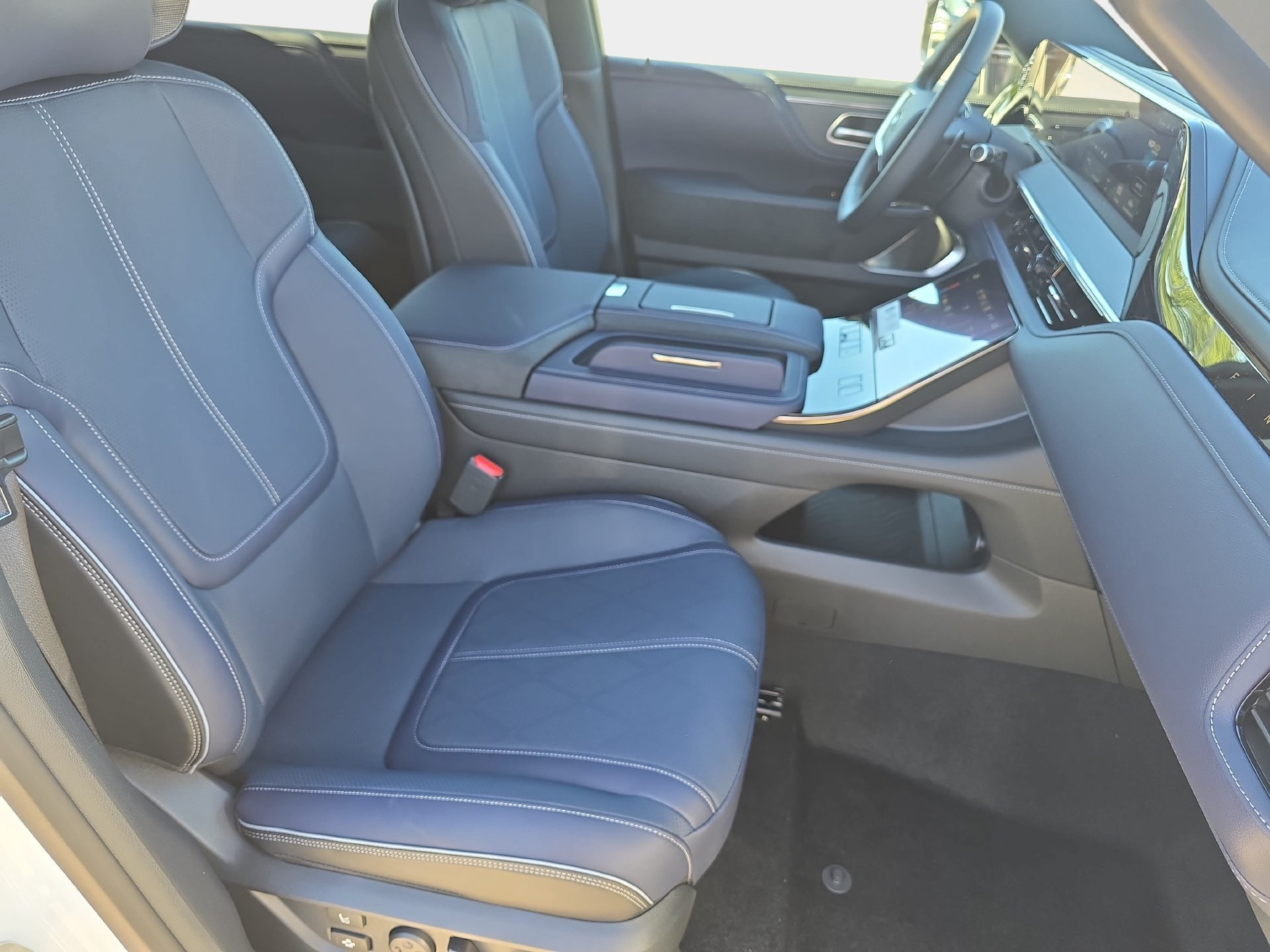 New 2026 INFINITI QX80 4WD image 10