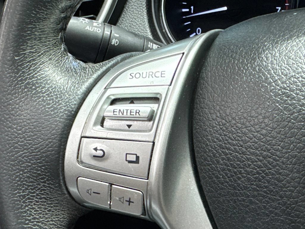 Used 2015 Nissan Rogue SL w/ SL Premium Package AWD/4WD image 13
