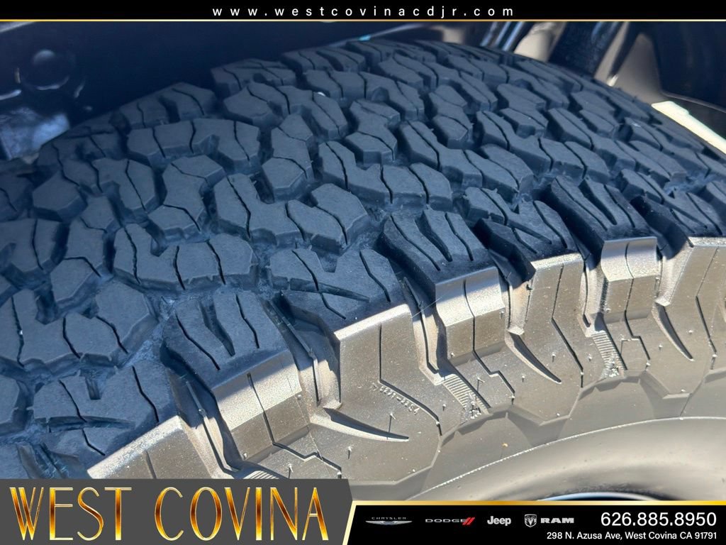 Used 2024 Jeep Wrangler Unlimited Rubicon AWD/4WD image 35