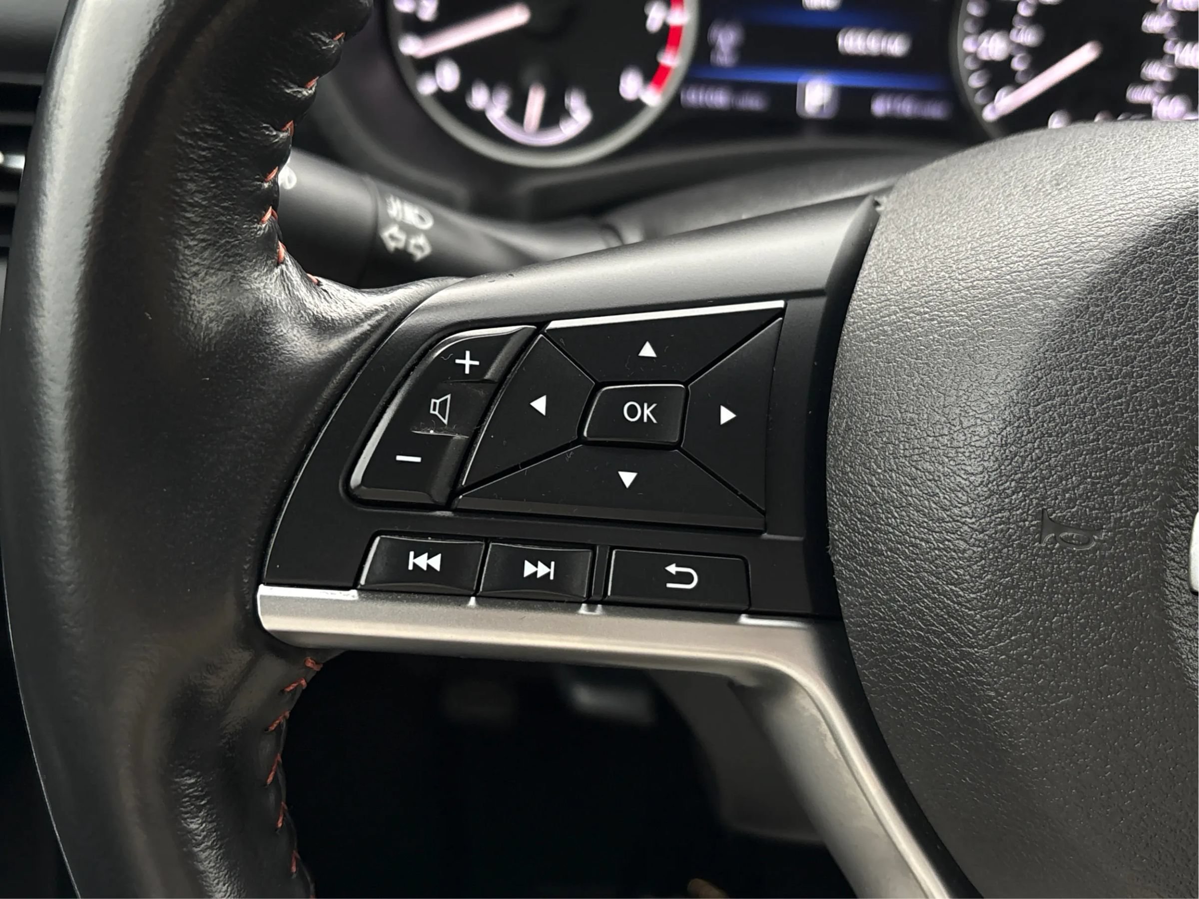 Used 2021 Nissan Sentra SR FWD image 28