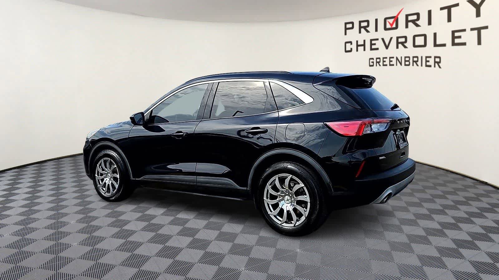 Used 2022 Ford Escape SEL w/ Technology Package FWD image 6