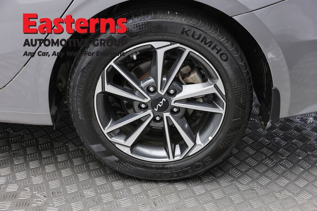 Used 2023 Kia Forte LXS w/ LXS Technology Package FWD image 8