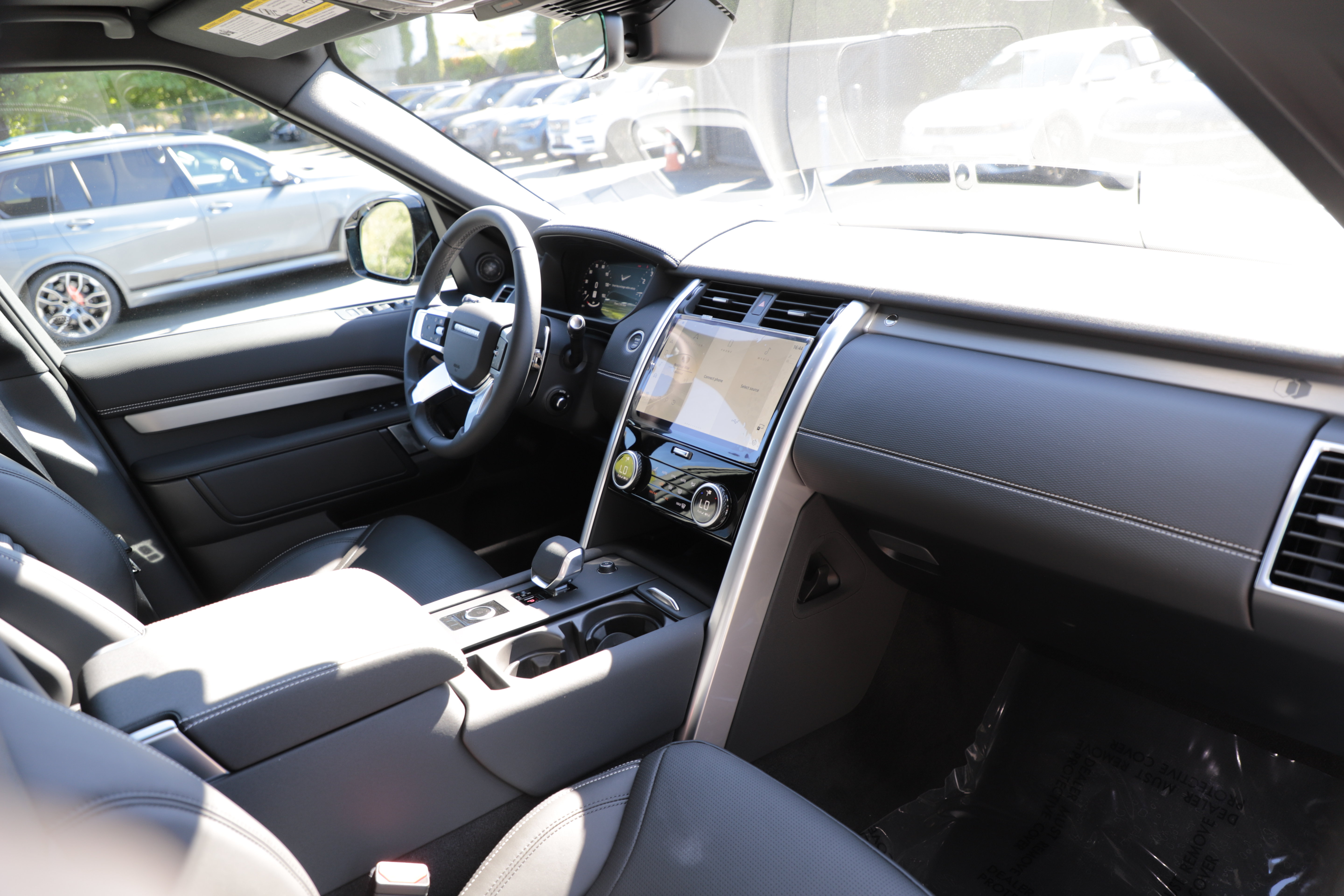 New 2026 Land Rover Discovery Limited Edition AWD/4WD image 13