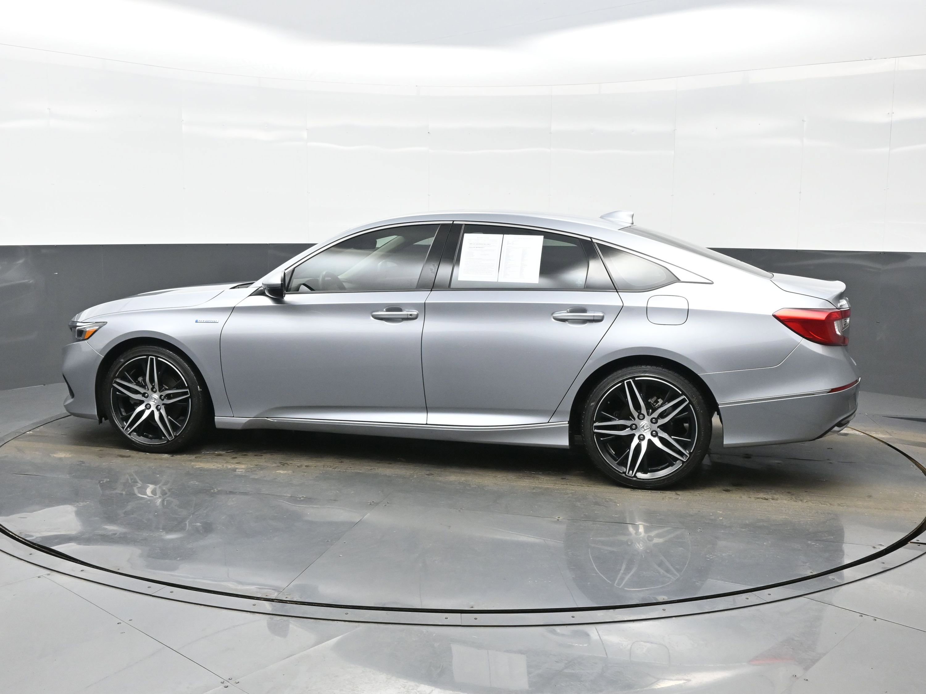 Used 2022 Honda Accord Touring image 3