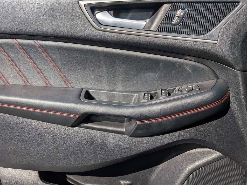 Used 2022 Ford Edge ST-Line image 26