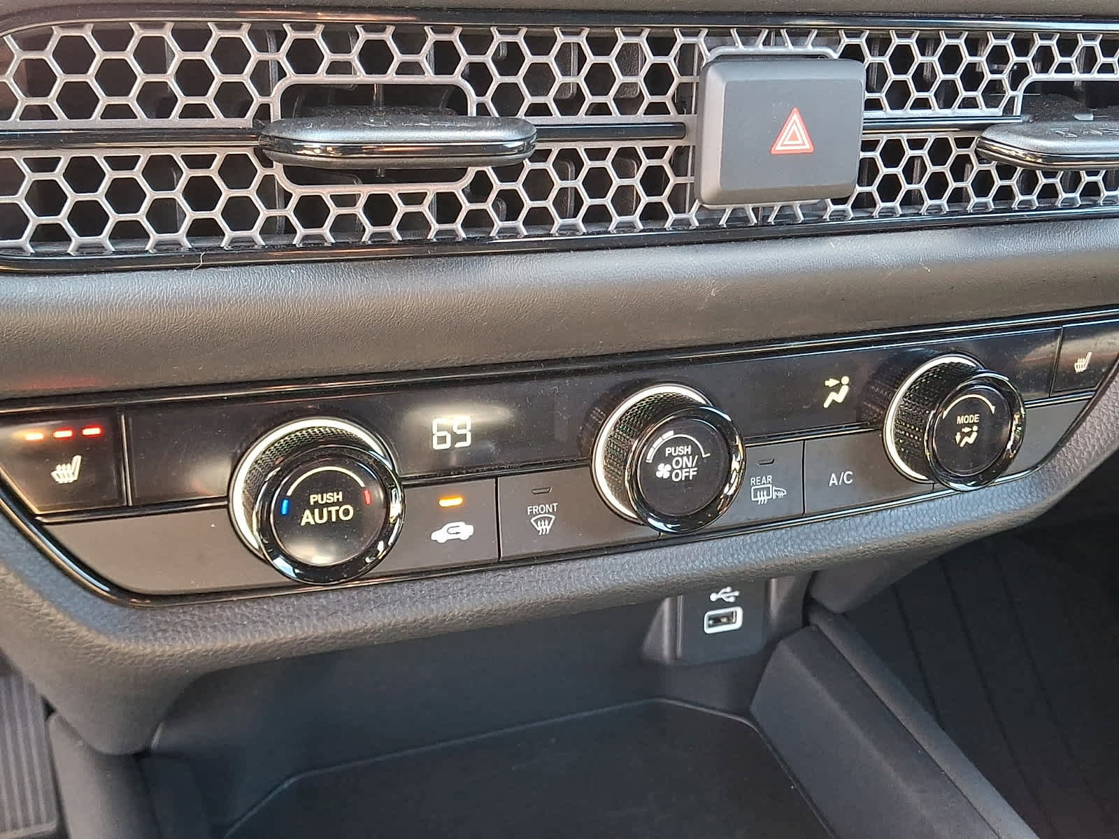 Certified 2025 Honda HR-V Sport image 17