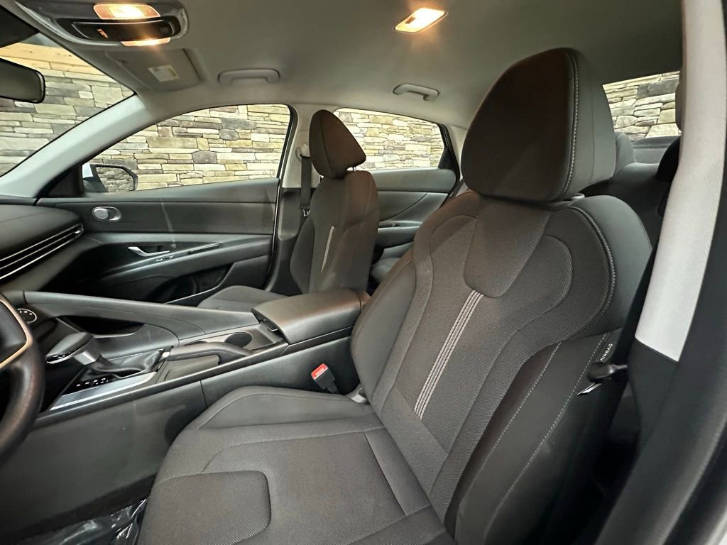 Certified 2024 Hyundai Elantra SE image 12