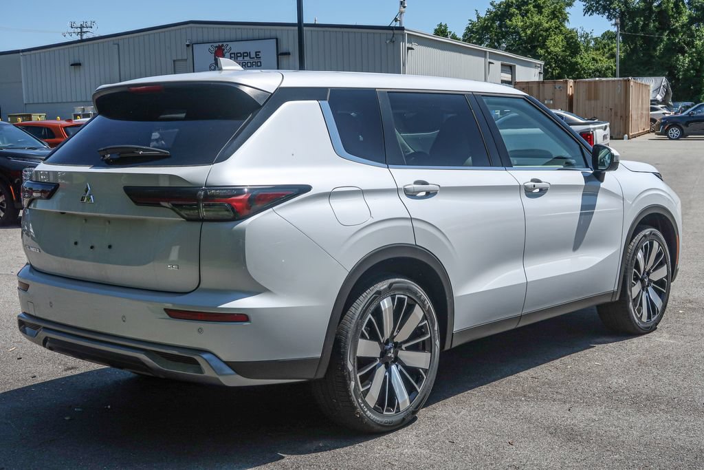 New 2026 Mitsubishi Outlander SE FWD image 9