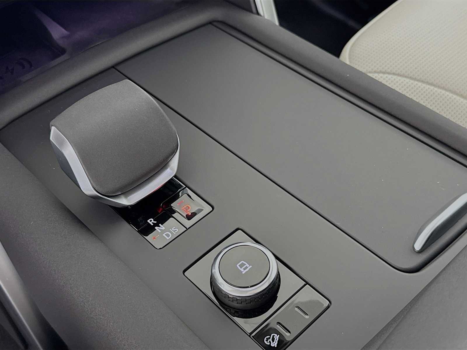New 2025 Land Rover Discovery S AWD/4WD image 18