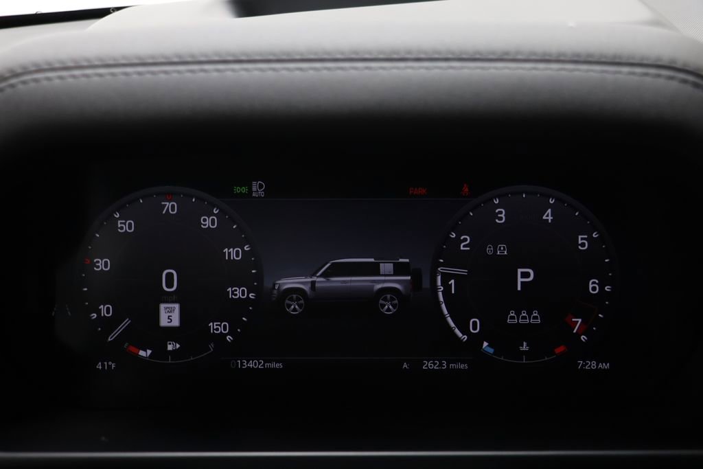 Used 2024 Land Rover Defender 110 SE image 8