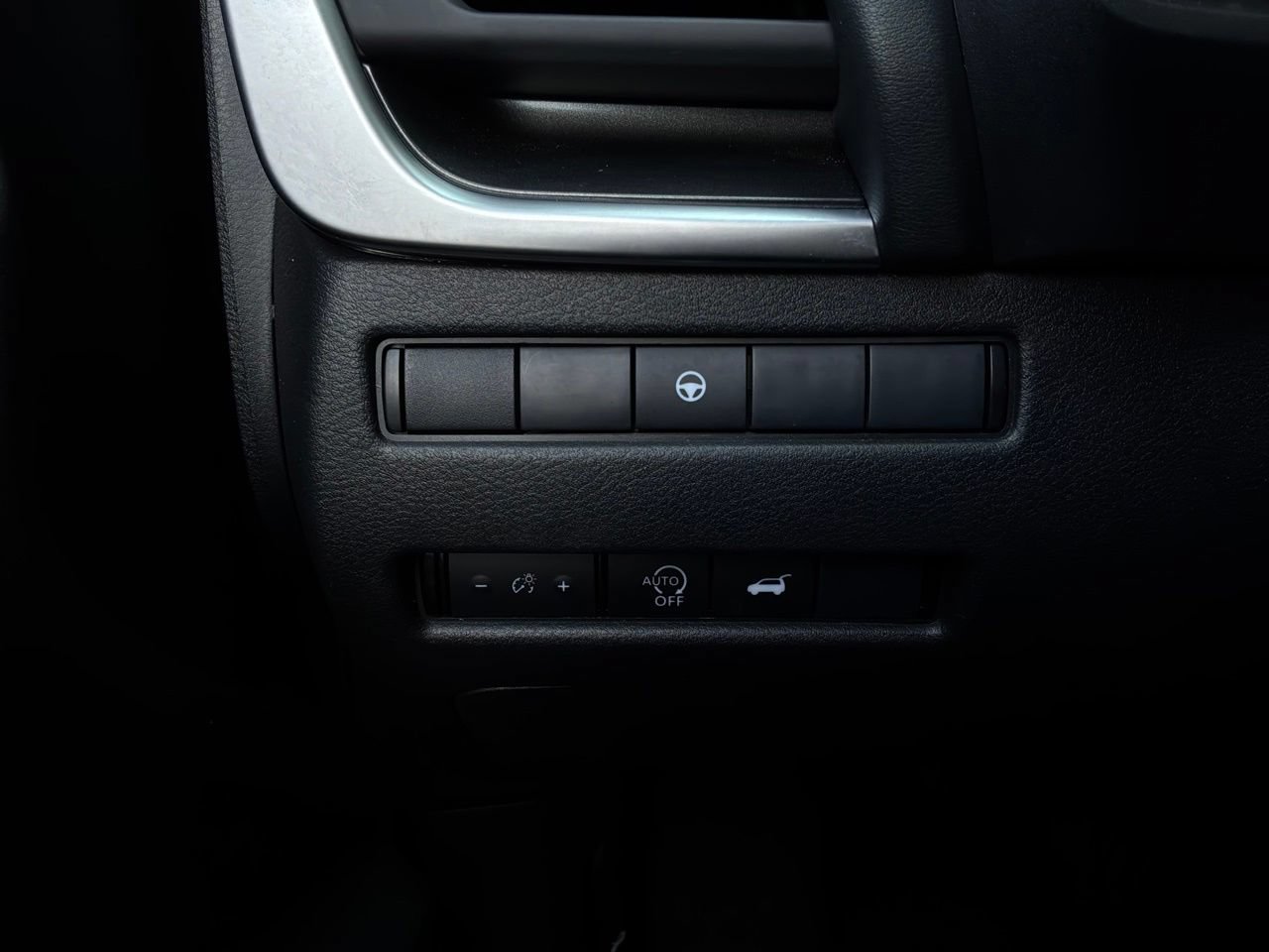 Used 2025 Nissan Rogue SV FWD image 22